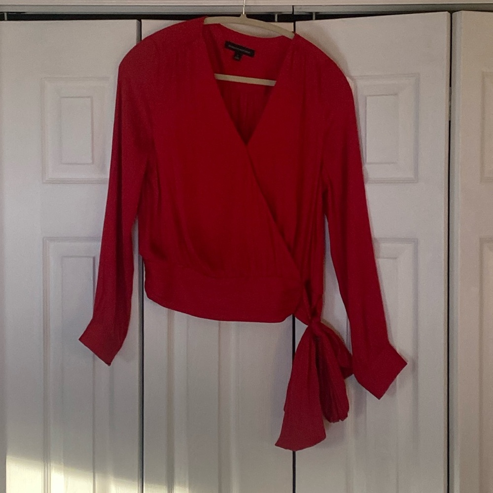 Banana Republic red silk long sleeve top its tie on bottom
